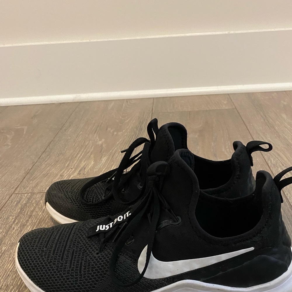 Black nike sneakers